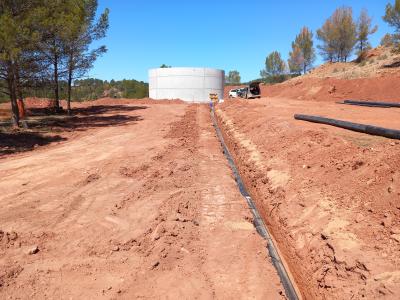 La Conselleria de Justicia e Interior está llevando a cabo las obras de un nuevo depósito de agua en Requena para la prevención de incendios ...